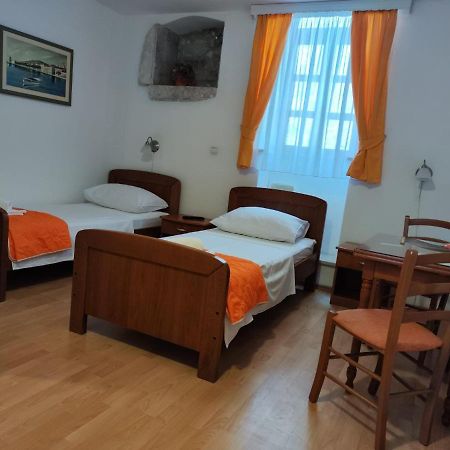 Maja Apartments โตรกีร์ ภายนอก รูปภาพ