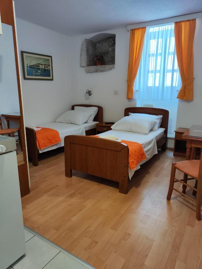 Maja Apartments โตรกีร์ ภายนอก รูปภาพ