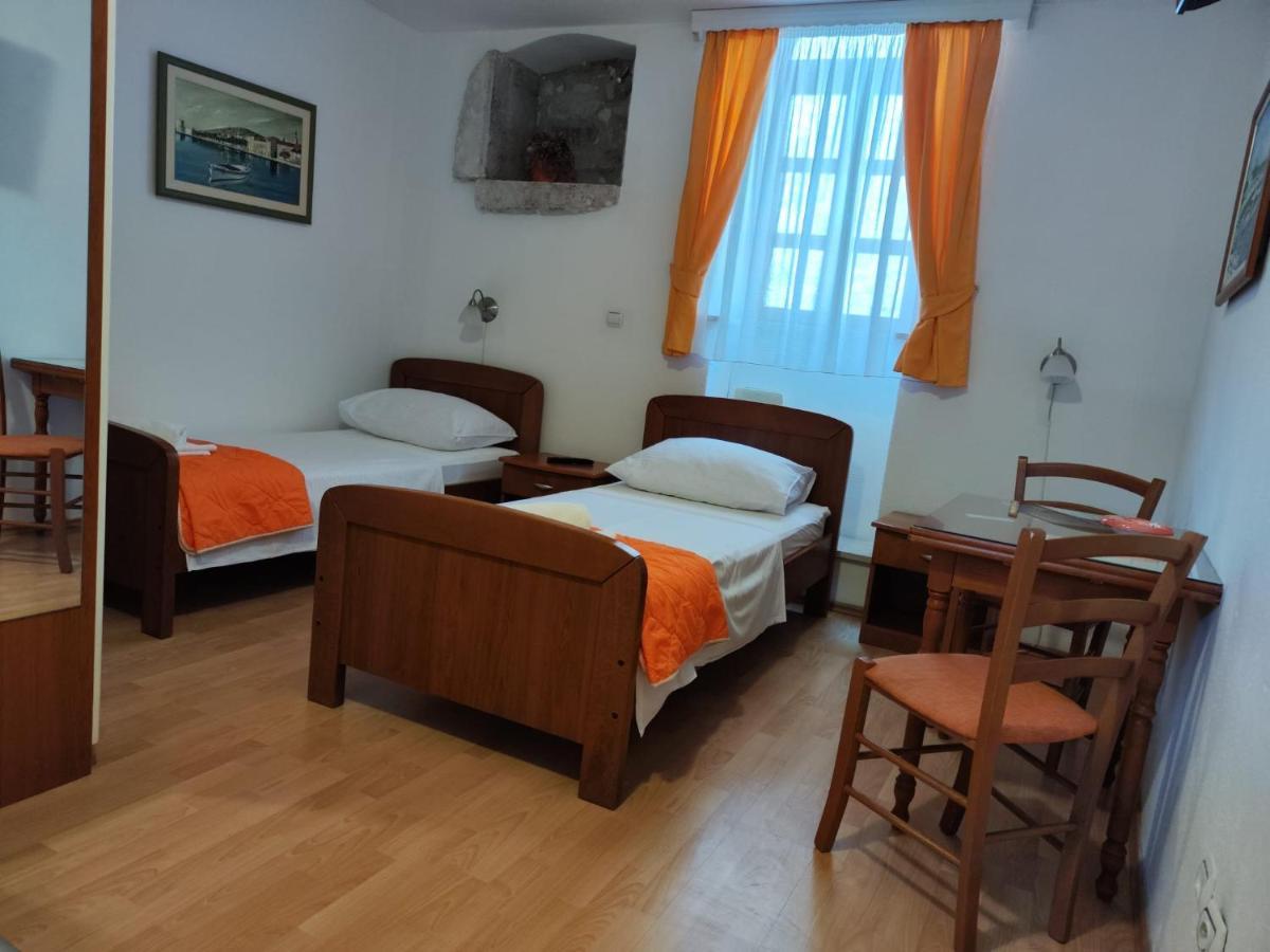Maja Apartments โตรกีร์ ภายนอก รูปภาพ